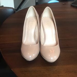 Nude 4” heels with 1/2 inch platform.